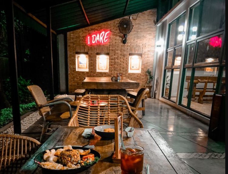 Greens Bakery &amp; Bistro fai blinded, 1. Susu Moeria, 2. PDKT Resto &amp; Cafe, 3. Kopi Cilik, 4. Gravitasi Teras Muria, 5. Kedung Kopi, 6. Waroeng Cafe 27, 7. Gank Coffee &amp; Bistro, 8. Sidji Coffee Getas Pejaten, 9. Six Cents Cafe, 10. Omah Cafe Kudus, 11. Aljava Cafe, 12. Kopi Soe Kudus, 13. Kopi Lain Hati kudus, 14. Wipsy Coffee and Meet, 15. Warunk Upnormal, 16. Träffa Coffee &amp; Eatery, 17. TKP Cafe and Resto, 18. Greens Bakery &amp; Bistro, 19. Warunge Pakdhe, 20. Home Cafe &amp; Resto, 21. Waroeng “Kidoel Soechan”, 22. Seperdua Kopi Kudus, 23. The Cekli Town Est 2010, 24. Kopi Kretek – Jowo Met Londo, 25. Jenderal Coffee &amp; Tea, 26. Balena Resto &amp; Cafe, 27. Kazuki, 28. Rabbit Gelato, 29. Serua Coffee &amp; Creative Space, 30. SLEEK.CO Coffee Corner, 31. Human Coffee, 32. Kangen Ngopi, 33. Merpati Coffee, 34. Warung Kudusan, 35. No.8 Coffee After Kudus, 36. D’khatt Cafe &amp; Eatery, 37. Kampoeng Kopi, 38. Fresto Cafe, 39. Ritme Coffee and Lounge, 40. Holymoon Social Space, 41. City Walk Cafe, 42. Chocobean Kudus, 43. No 8 Coffee, 44. Warung Susucow (Tutup), 45. Cafe De Ija (Tutup), 46. Haru Cafe Kudus (Tutup)