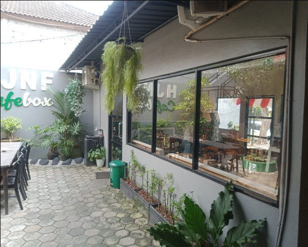HJNF CAFE BOX dian rema nugroho, 1. Rolet Cafe, 2. HJNF CAFE BOX, 3. Blackbean Roastery & Coffee House, 4. Kadjine Coffee, 5. de Anglo Food & Coffee Jepara, 6. J & J Coffe And Resto, 7. Tarissa Coffee, 8. Joker Coffee, 9. Djago Reborn, 10. V&A Cafe, 11. Yam yam Resto, 12. Jepara Marina Bar and Restaurant, 13. Maribu Resto, 14. Seaside Villa & Muse Beach Resto, 15. Diana’s Bay Restaurant, 16. Rengkot Buyut Restaurant, 17. Beatrice’s Cuisine House, 18. DeMoro Coffeebox, 19. Sriya Cafe & Homestay Jepara, 20. Cafe Gecho, 21. Pandawa Cafe Jepara (Tutup), 22. Atmosfera Coffee and Eatery, 23. Jepara Garden Resto (Tutup), 24. Basecamp Coffee & Eatery, 25. MoeriaCafe.MannaBakery (Tutup), 25. MONOKOPI, 27. Bruge Cafe, 28. Gandrung koffie, 29. NewMind Bistro Cafe, 30. Teman Menepi Coffee & Memories, 31. HAVY Coffee, 32. Kofina Cafe, 33. Koebar Koffie, 39. Gendhis Coffee, 40. Say Story Jepara, 41. Kedai kopi kulo jepara, 42. My chang coffee, 43. Vakansi Coffee & Space, 44. Ndepepes coffee, 45. Joglokebon RestoKopi, 46. Madco Coffee House
