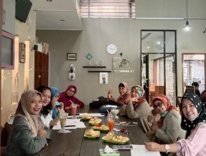 Home Cafe &amp; Resto Nisa Lawangsewu, 1. Susu Moeria, 2. PDKT Resto &amp; Cafe, 3. Kopi Cilik, 4. Gravitasi Teras Muria, 5. Kedung Kopi, 6. Waroeng Cafe 27, 7. Gank Coffee &amp; Bistro, 8. Sidji Coffee Getas Pejaten, 9. Six Cents Cafe, 10. Omah Cafe Kudus, 11. Aljava Cafe, 12. Kopi Soe Kudus, 13. Kopi Lain Hati kudus, 14. Wipsy Coffee and Meet, 15. Warunk Upnormal, 16. Träffa Coffee &amp; Eatery, 17. TKP Cafe and Resto, 18. Greens Bakery &amp; Bistro, 19. Warunge Pakdhe, 20. Home Cafe &amp; Resto, 21. Waroeng “Kidoel Soechan”, 22. Seperdua Kopi Kudus, 23. The Cekli Town Est 2010, 24. Kopi Kretek – Jowo Met Londo, 25. Jenderal Coffee &amp; Tea, 26. Balena Resto &amp; Cafe, 27. Kazuki, 28. Rabbit Gelato, 29. Serua Coffee &amp; Creative Space, 30. SLEEK.CO Coffee Corner, 31. Human Coffee, 32. Kangen Ngopi, 33. Merpati Coffee, 34. Warung Kudusan, 35. No.8 Coffee After Kudus, 36. D’khatt Cafe &amp; Eatery, 37. Kampoeng Kopi, 38. Fresto Cafe, 39. Ritme Coffee and Lounge, 40. Holymoon Social Space, 41. City Walk Cafe, 42. Chocobean Kudus, 43. No 8 Coffee, 44. Warung Susucow (Tutup), 45. Cafe De Ija (Tutup), 46. Haru Cafe Kudus (Tutup)