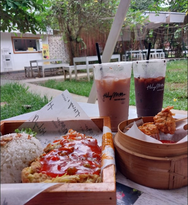 Holymoon Social Space Noviaratih Paradisa Sinaga, 1. Susu Moeria, 2. PDKT Resto &amp; Cafe, 3. Kopi Cilik, 4. Gravitasi Teras Muria, 5. Kedung Kopi, 6. Waroeng Cafe 27, 7. Gank Coffee &amp; Bistro, 8. Sidji Coffee Getas Pejaten, 9. Six Cents Cafe, 10. Omah Cafe Kudus, 11. Aljava Cafe, 12. Kopi Soe Kudus, 13. Kopi Lain Hati kudus, 14. Wipsy Coffee and Meet, 15. Warunk Upnormal, 16. Träffa Coffee &amp; Eatery, 17. TKP Cafe and Resto, 18. Greens Bakery &amp; Bistro, 19. Warunge Pakdhe, 20. Home Cafe &amp; Resto, 21. Waroeng “Kidoel Soechan”, 22. Seperdua Kopi Kudus, 23. The Cekli Town Est 2010, 24. Kopi Kretek – Jowo Met Londo, 25. Jenderal Coffee &amp; Tea, 26. Balena Resto &amp; Cafe, 27. Kazuki, 28. Rabbit Gelato, 29. Serua Coffee &amp; Creative Space, 30. SLEEK.CO Coffee Corner, 31. Human Coffee, 32. Kangen Ngopi, 33. Merpati Coffee, 34. Warung Kudusan, 35. No.8 Coffee After Kudus, 36. D’khatt Cafe &amp; Eatery, 37. Kampoeng Kopi, 38. Fresto Cafe, 39. Ritme Coffee and Lounge, 40. Holymoon Social Space, 41. City Walk Cafe, 42. Chocobean Kudus, 43. No 8 Coffee, 44. Warung Susucow (Tutup), 45. Cafe De Ija (Tutup), 46. Haru Cafe Kudus (Tutup)