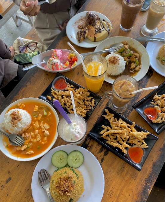 Ice Corner Margita Tyas, 1. Sigandul View Coffee & Resto, 2. Lia Resto & Coffeeshop, 3. Kaki Bumi Coffee & Eatery, 4. Stylo Bar & Kitchen (Temanggung), 5. Cangkir House, 6. Wenska Kahve, 7. Kopi Lawoek, 8. Berjumpa Coffee & Eatery, 9. Rumah Kopi Mukidi Temanggung, 10. Angkringan Balakosa, 11. Kafe Kartini Temanggung, 12. Ice corner, 13. Ejji Coffee Corner, 14. Xie Xie Boba Temanggung, 15. Blacklisted Coffee Bar, 16. Deka Coffee, 17. Cozy Resto Temanggung, 18. Koffiee