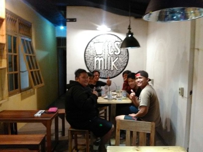 Its Milk Cilacap Mochamad Cahya, 1. Ora Umum, 2. Bangi Cafe, 3. Kopi Gunung, 4. Coffeedent, 5. Cafe Susu PL, 6. Omah Duren, 7. Waroeng Abie Cilacap, 8. Yosh Milktea Gelato &amp; Artisan Space, 9. D’Corner Cafe Coffee &amp; Chocolate, 10. Over Clock Cafe, 11. Avior Cafe &amp; Karaoke, 12. Grek Chocolate, 13. Cozy Coffee &amp; Chocolate, 14. Warunk Upnormal Cilacap, 15. Kopibaen_, 16. It’s Milk Cafe n Resto (Tutup), 17. Kedai Koffi Helsinki, 18. The Vintage Cafe, 19. Traffic Light Koffie, 20. Think Thoenk Cafe (Tutup), 21. Ethnic Coffee, 22. Bossa Cafe, 23. Urbansnack, 24. Sruput Seduh Kopi, 25. Coffeenomous, 29. Choko Klik (Tutup), 30. Honai Cafe De Flore (Tutup)