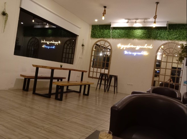 Jenderal Coffee &amp; Tea Shella Luciana, 1. Susu Moeria, 2. PDKT Resto &amp; Cafe, 3. Kopi Cilik, 4. Gravitasi Teras Muria, 5. Kedung Kopi, 6. Waroeng Cafe 27, 7. Gank Coffee &amp; Bistro, 8. Sidji Coffee Getas Pejaten, 9. Six Cents Cafe, 10. Omah Cafe Kudus, 11. Aljava Cafe, 12. Kopi Soe Kudus, 13. Kopi Lain Hati kudus, 14. Wipsy Coffee and Meet, 15. Warunk Upnormal, 16. Träffa Coffee &amp; Eatery, 17. TKP Cafe and Resto, 18. Greens Bakery &amp; Bistro, 19. Warunge Pakdhe, 20. Home Cafe &amp; Resto, 21. Waroeng “Kidoel Soechan”, 22. Seperdua Kopi Kudus, 23. The Cekli Town Est 2010, 24. Kopi Kretek – Jowo Met Londo, 25. Jenderal Coffee &amp; Tea, 26. Balena Resto &amp; Cafe, 27. Kazuki, 28. Rabbit Gelato, 29. Serua Coffee &amp; Creative Space, 30. SLEEK.CO Coffee Corner, 31. Human Coffee, 32. Kangen Ngopi, 33. Merpati Coffee, 34. Warung Kudusan, 35. No.8 Coffee After Kudus, 36. D’khatt Cafe &amp; Eatery, 37. Kampoeng Kopi, 38. Fresto Cafe, 39. Ritme Coffee and Lounge, 40. Holymoon Social Space, 41. City Walk Cafe, 42. Chocobean Kudus, 43. No 8 Coffee, 44. Warung Susucow (Tutup), 45. Cafe De Ija (Tutup), 46. Haru Cafe Kudus (Tutup)