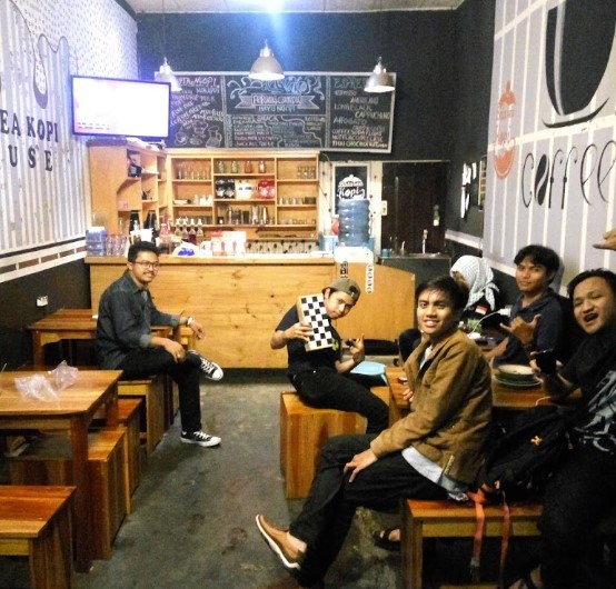 Kafe Balarea Kopi, 1. Rumah Kopi Baretto, 2. Joglo Cafe, 3. Kafe Balarea Kopi, 4. Pull and Shot Coffee, 4. Kael.co, 5. Kabeuki, 6. Alchemist Coffee & Roastery, 7. Ancafe, 8. Route 66 Coffee and Kitchen (Tutup), 9. Delicato Cafe & Talk, 10. Sambara Resto and Coffee (Tutup), 11. Yasmin Cafe & Coffee, 12. Green Coffee and Carwash (Tutup), 13. The Gade Coffee & Gold Tasikmalaya, 14. Stitaco Cafe, 15. Coco Cafe Tasikmalaya, 16. Caspia Cafe, 17. Volkswagen Cafe, 18. BARCODE Sei | Coffee, 19. D’Sugar Coffee, 20. Riverland Cafe, 21. Berliner Brotfabrik, 22. TRaka Coffee, 23. Pasini Coffee, 24. Narassi Coffee, 25. Kawan Koffie, 26. Kursi Gantung Caffee & Resto, 27. La Casa – Coffee & Mocktail, 28. 48 Island, 29. Lano Coffee, 30. Pergola coffee corner, 31. Cangkang Kopi, 32. Notre Socielle, 33. OTJOEH COFFEE
