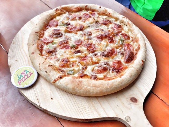 Kedai Java Pizza Anom adi, 1. Pangestu Coffee, 2. Sixteen 16 Cafe, 3. Walet Koffie, 4. Kopi Senthet Resto &amp; Cafe, 5. Sky Garden, 6. Rumah Ice Cream, 7. Jack’s Cafe, 8. Brother Spot Bistro &amp; Cafe (Tutup), 9. Brew Coffee, 10. Kedai Java Pizza, 11. Basecamp Cafe, 12. T3a.co (teaco) Cafe Kaliwungu, 13. Kedai Kopi Medan (Tutup), 14. Kedai Araku, 15. AB&amp;Kopi Kendal, 16. Warung COD (Tutup), 17. Warung Eboze, 18. Teng -Tong, 19. Wkwk Food and Drink Kendal, 20. Cafe Woles (Tutup), 21. Warung Kita Kendal, 22. Historia Cafe and Gallery, 23. Pahlawan Cafe, 24. Saat Senja Coffee, 25. Rumma Coffee &amp; Space, 26. SatuKata Roastery and Eatery, 27. DWcafe, 28. Dejavu Warmindo Cafe, 29. Pinkymoo Home Cafe