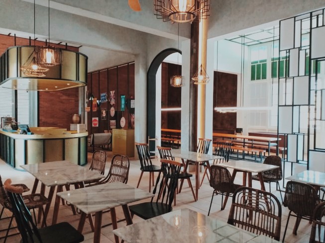 Kedai Kopi Mexolie, 1. Momong Resto, 2. Angkringan Mukti Kebumen, 3. Malmilk, 4. Malindo Corner, 5. Amor Cafe Resto, 6. Baen Cafe, 7. Beranda Eatery, 8. Jack’s Cafe, 9. Omah Susu Cafe, 10. Juice Ku 2 Kebumen, 11. Wise, 12. Coffe Ngapak, 13. Gemintang Cafe n Resto, 14. Kopi Nostalgia Coffee &amp; Resto, 15. Seafood Bu Nanang, 16. Kantin Candisari, 17. Teratai Blambangan Atmosphere, 18. Waroeng Djoglo Dalem Kidul (Tutup), 19. Ulam Sari, 20. Satu Cangkir Coffee Bistro, 21. temanhati coffee, 22. Kedai Kopi Mexolie, 23. Ahola Tropical Drink (Tutup), 24. HANA CAFE Korean Food, BBQ &amp; Grill, 25. Martabak Jet (Tutup), 26. Samra Pawon, 27. Waroenk Ramen Panjer Kebumen, 28. Lesehan Warung Bamboe Kebumen, 29. Oxzy (Tutup), 30. Warung Kendil (Tutup), 31. Resto Lesehan GENDUT TAMAN