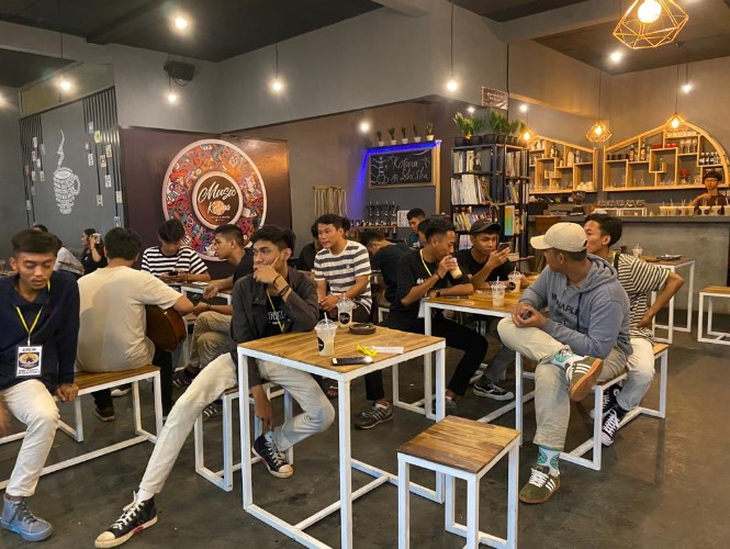 Kofina Cafe, 1. Rolet Cafe, 2. HJNF CAFE BOX, 3. Blackbean Roastery & Coffee House, 4. Kadjine Coffee, 5. de Anglo Food & Coffee Jepara, 6. J & J Coffe And Resto, 7. Tarissa Coffee, 8. Joker Coffee, 9. Djago Reborn, 10. V&A Cafe, 11. Yam yam Resto, 12. Jepara Marina Bar and Restaurant, 13. Maribu Resto, 14. Seaside Villa & Muse Beach Resto, 15. Diana’s Bay Restaurant, 16. Rengkot Buyut Restaurant, 17. Beatrice’s Cuisine House, 18. DeMoro Coffeebox, 19. Sriya Cafe & Homestay Jepara, 20. Cafe Gecho, 21. Pandawa Cafe Jepara (Tutup), 22. Atmosfera Coffee and Eatery, 23. Jepara Garden Resto (Tutup), 24. Basecamp Coffee & Eatery, 25. MoeriaCafe.MannaBakery (Tutup), 25. MONOKOPI, 27. Bruge Cafe, 28. Gandrung koffie, 29. NewMind Bistro Cafe, 30. Teman Menepi Coffee & Memories, 31. HAVY Coffee, 32. Kofina Cafe, 33. Koebar Koffie, 39. Gendhis Coffee, 40. Say Story Jepara, 41. Kedai kopi kulo jepara, 42. My chang coffee, 43. Vakansi Coffee & Space, 44. Ndepepes coffee, 45. Joglokebon RestoKopi, 46. Madco Coffee House