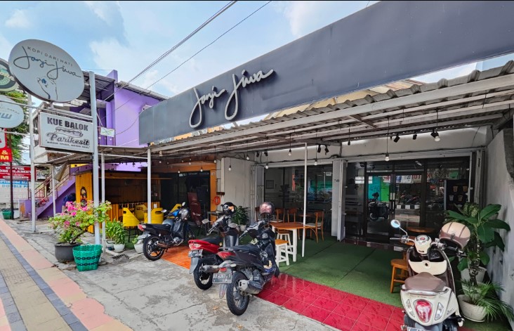 Kopi Janji Jiwa Jilid 635 Karanganyar Budi Santoso, 1. Babrak Space, 2. Legender eatery and view by cileguk, 3. Heika kopi Karanganyar, 4. Medjora Cafe Kemuning, 5. Rumah Teh Ndoro Donker, 6. The Mongkrang Resto & Villa, 7. Kedai Sha’Ring, 8. New Normal Cafe, 9. Bale Branti Kemuning Resto, 10. Teras Cafe, 11. Resto sawah, 12. Hick Gaul Pak Mul, 13. Dof Coffee Shop, 14. Angkringan pak Mul, 15. Kayangan Resto & Cafe, 16. Kedai kopi Nagoya, 17. Lawu Break Coffee & Nongki, 18. Rahma kedai kopi, 19. Kopi Janji Jiwa Jilid 635, 20. Warkop hits, 21. Kopi Oemah Tentrem, 22. Angkringan OERIP (Tutup), 23. Twenty Cafe, 24. Bingsuku, 25. Fremilt Tasikmadu, 26. Euphoria Karanganyar (Tutup), 27. Harjospace RESTO and COFFEE, 28. PendopoNgopi