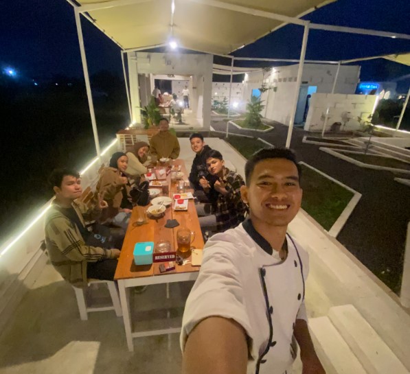 Kopi Kupasan muhammad rais syakur, 1. Double Decker Casual Dining, 2. Bulan Resto, 3. Srawung Omah Kopi, 4. Platino Cafe and Resto, 5. Kopi Nuri, 6. Minarets Classic Coffee, 7. Ayam Goreng Mulyani, 8. Kafedangan Mbah Mandor, 9. Klopo Warung Steak, 10. Heika Kopi Sukoharjo, 11. Anak Panah Kopi Plus Solo Baru, 12. Kopi Kupasan, 13. Kafe ndeso, 14. Garasi Food and Beverage, 15. Dialog Kopi, 16. Omah Tiwul Bunga Ayu, 17. Quinic Coffee Sukoharjo, 18. De sawah, 19. Susu Shi Jack, 20. Kami burger, 21. Ayo Ngopi Street Coffee