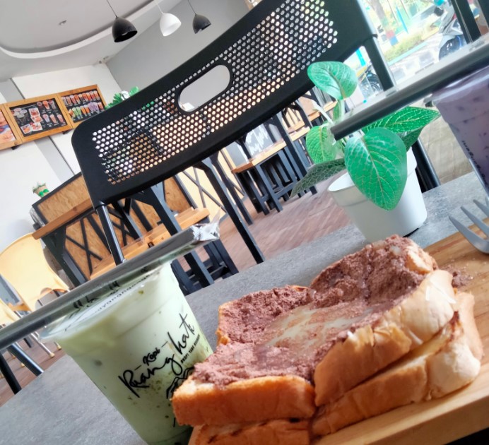 Kopi Ruang Hati Niswatun Nihlah, 1. Reinz Cafe &amp; Resto, 2. Opa Milk, 3. Hehe Coffee, 4. Demak Coffee, 5. Sultan Factory, 6. Angkringan Rooftop, 7. neo.Kafe’in Coffee Shop, 8. Kafe King88, 9. Angkringan Cindel Tikus, 10. Awan Biru Coffeeshop, 11. HN Cafe and Resto, 12. Warung Ndeso Sarwo Eco, 13. Griya Dahar Safira (Tutup), 14. Rumah Makan Rahayu, 15. Rumah Makan Cipto Roso, 16. Kantin Mas Boim, 17. Junio Cafe, 18. Aro Cafe (Tutup), 19. Togo Kitchen &amp; Caffe, 20. Omah Tiganam (Tutup), 21. Nggon Nongkrong’s Cafe (Tutup), 22. The Cups Demak, 23. Kopi Ruang Hati, 24. MIE LOKA, 25. Pados Coffee Roastery, 26. Lelaku, 27. Kongkow Cafe, 28. Ratika Catering Demak, 29. D Coffee C RASTA, 30. Raihan Coffee, 31. BELIKOPI. DEMAK, 32. ATOMIC DEMAK, 33. Nguyup Kopi Roastery