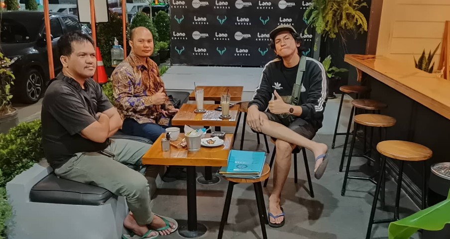 Lano Coffee Agan Bercerita, 1. Rumah Kopi Baretto, 2. Joglo Cafe, 3. Kafe Balarea Kopi, 4. Pull and Shot Coffee, 4. Kael.co, 5. Kabeuki, 6. Alchemist Coffee & Roastery, 7. Ancafe, 8. Route 66 Coffee and Kitchen (Tutup), 9. Delicato Cafe & Talk, 10. Sambara Resto and Coffee (Tutup), 11. Yasmin Cafe & Coffee, 12. Green Coffee and Carwash (Tutup), 13. The Gade Coffee & Gold Tasikmalaya, 14. Stitaco Cafe, 15. Coco Cafe Tasikmalaya, 16. Caspia Cafe, 17. Volkswagen Cafe, 18. BARCODE Sei | Coffee, 19. D’Sugar Coffee, 20. Riverland Cafe, 21. Berliner Brotfabrik, 22. TRaka Coffee, 23. Pasini Coffee, 24. Narassi Coffee, 25. Kawan Koffie, 26. Kursi Gantung Caffee & Resto, 27. La Casa – Coffee & Mocktail, 28. 48 Island, 29. Lano Coffee, 30. Pergola coffee corner, 31. Cangkang Kopi, 32. Notre Socielle, 33. OTJOEH COFFEE