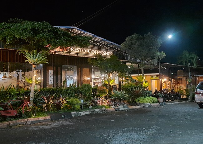 Lia Resto & Coffeeshop Teguh Ardi, 1. Sigandul View Coffee & Resto, 2. Lia Resto & Coffeeshop, 3. Kaki Bumi Coffee & Eatery, 4. Stylo Bar & Kitchen (Temanggung), 5. Cangkir House, 6. Wenska Kahve, 7. Kopi Lawoek, 8. Berjumpa Coffee & Eatery, 9. Rumah Kopi Mukidi Temanggung, 10. Angkringan Balakosa, 11. Kafe Kartini Temanggung, 12. Ice corner, 13. Ejji Coffee Corner, 14. Xie Xie Boba Temanggung, 15. Blacklisted Coffee Bar, 16. Deka Coffee, 17. Cozy Resto Temanggung, 18. Koffiee