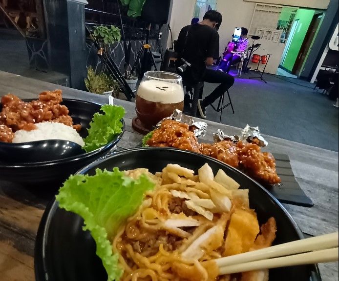 MIE LOKA Ayu Pramita, 1. Reinz Cafe &amp; Resto, 2. Opa Milk, 3. Hehe Coffee, 4. Demak Coffee, 5. Sultan Factory, 6. Angkringan Rooftop, 7. neo.Kafe’in Coffee Shop, 8. Kafe King88, 9. Angkringan Cindel Tikus, 10. Awan Biru Coffeeshop, 11. HN Cafe and Resto, 12. Warung Ndeso Sarwo Eco, 13. Griya Dahar Safira (Tutup), 14. Rumah Makan Rahayu, 15. Rumah Makan Cipto Roso, 16. Kantin Mas Boim, 17. Junio Cafe, 18. Aro Cafe (Tutup), 19. Togo Kitchen &amp; Caffe, 20. Omah Tiganam (Tutup), 21. Nggon Nongkrong’s Cafe (Tutup), 22. The Cups Demak, 23. Kopi Ruang Hati, 24. MIE LOKA, 25. Pados Coffee Roastery, 26. Lelaku, 27. Kongkow Cafe, 28. Ratika Catering Demak, 29. D Coffee C RASTA, 30. Raihan Coffee, 31. BELIKOPI. DEMAK, 32. ATOMIC DEMAK, 33. Nguyup Kopi Roastery
