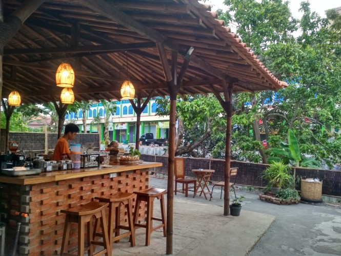 Madco Coffee House, 1. Rolet Cafe, 2. HJNF CAFE BOX, 3. Blackbean Roastery & Coffee House, 4. Kadjine Coffee, 5. de Anglo Food & Coffee Jepara, 6. J & J Coffe And Resto, 7. Tarissa Coffee, 8. Joker Coffee, 9. Djago Reborn, 10. V&A Cafe, 11. Yam yam Resto, 12. Jepara Marina Bar and Restaurant, 13. Maribu Resto, 14. Seaside Villa & Muse Beach Resto, 15. Diana’s Bay Restaurant, 16. Rengkot Buyut Restaurant, 17. Beatrice’s Cuisine House, 18. DeMoro Coffeebox, 19. Sriya Cafe & Homestay Jepara, 20. Cafe Gecho, 21. Pandawa Cafe Jepara (Tutup), 22. Atmosfera Coffee and Eatery, 23. Jepara Garden Resto (Tutup), 24. Basecamp Coffee & Eatery, 25. MoeriaCafe.MannaBakery (Tutup), 25. MONOKOPI, 27. Bruge Cafe, 28. Gandrung koffie, 29. NewMind Bistro Cafe, 30. Teman Menepi Coffee & Memories, 31. HAVY Coffee, 32. Kofina Cafe, 33. Koebar Koffie, 39. Gendhis Coffee, 40. Say Story Jepara, 41. Kedai kopi kulo jepara, 42. My chang coffee, 43. Vakansi Coffee & Space, 44. Ndepepes coffee, 45. Joglokebon RestoKopi, 46. Madco Coffee House