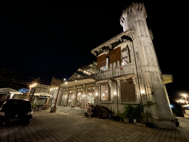 Minarets Classic Coffee Estu Dimas Danang, 1. Double Decker Casual Dining, 2. Bulan Resto, 3. Srawung Omah Kopi, 4. Platino Cafe and Resto, 5. Kopi Nuri, 6. Minarets Classic Coffee, 7. Ayam Goreng Mulyani, 8. Kafedangan Mbah Mandor, 9. Klopo Warung Steak, 10. Heika Kopi Sukoharjo, 11. Anak Panah Kopi Plus Solo Baru, 12. Kopi Kupasan, 13. Kafe ndeso, 14. Garasi Food and Beverage, 15. Dialog Kopi, 16. Omah Tiwul Bunga Ayu, 17. Quinic Coffee Sukoharjo, 18. De sawah, 19. Susu Shi Jack, 20. Kami burger, 21. Ayo Ngopi Street Coffee