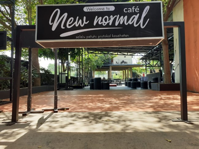 New Normal Cafe, 1. Babrak Space, 2. Legender eatery and view by cileguk, 3. Heika kopi Karanganyar, 4. Medjora Cafe Kemuning, 5. Rumah Teh Ndoro Donker, 6. The Mongkrang Resto & Villa, 7. Kedai Sha’Ring, 8. New Normal Cafe, 9. Bale Branti Kemuning Resto, 10. Teras Cafe, 11. Resto sawah, 12. Hick Gaul Pak Mul, 13. Dof Coffee Shop, 14. Angkringan pak Mul, 15. Kayangan Resto & Cafe, 16. Kedai kopi Nagoya, 17. Lawu Break Coffee & Nongki, 18. Rahma kedai kopi, 19. Kopi Janji Jiwa Jilid 635, 20. Warkop hits, 21. Kopi Oemah Tentrem, 22. Angkringan OERIP (Tutup), 23. Twenty Cafe, 24. Bingsuku, 25. Fremilt Tasikmadu, 26. Euphoria Karanganyar (Tutup), 27. Harjospace RESTO and COFFEE, 28. PendopoNgopi