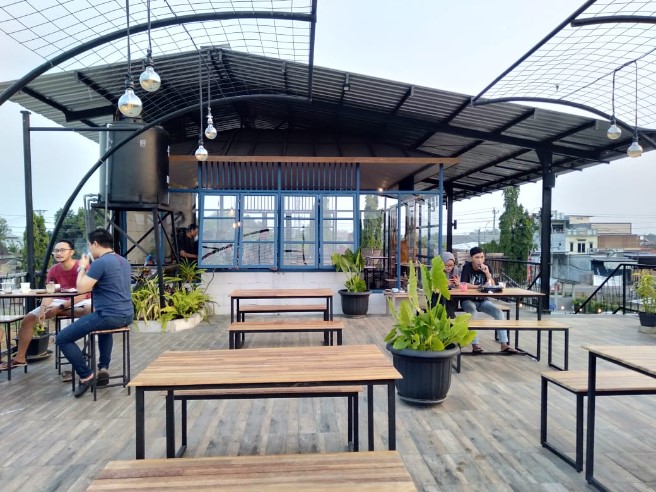 No.8 Coffee After Kudus Sonya Panda, 1. Susu Moeria, 2. PDKT Resto &amp; Cafe, 3. Kopi Cilik, 4. Gravitasi Teras Muria, 5. Kedung Kopi, 6. Waroeng Cafe 27, 7. Gank Coffee &amp; Bistro, 8. Sidji Coffee Getas Pejaten, 9. Six Cents Cafe, 10. Omah Cafe Kudus, 11. Aljava Cafe, 12. Kopi Soe Kudus, 13. Kopi Lain Hati kudus, 14. Wipsy Coffee and Meet, 15. Warunk Upnormal, 16. Träffa Coffee &amp; Eatery, 17. TKP Cafe and Resto, 18. Greens Bakery &amp; Bistro, 19. Warunge Pakdhe, 20. Home Cafe &amp; Resto, 21. Waroeng “Kidoel Soechan”, 22. Seperdua Kopi Kudus, 23. The Cekli Town Est 2010, 24. Kopi Kretek – Jowo Met Londo, 25. Jenderal Coffee &amp; Tea, 26. Balena Resto &amp; Cafe, 27. Kazuki, 28. Rabbit Gelato, 29. Serua Coffee &amp; Creative Space, 30. SLEEK.CO Coffee Corner, 31. Human Coffee, 32. Kangen Ngopi, 33. Merpati Coffee, 34. Warung Kudusan, 35. No.8 Coffee After Kudus, 36. D’khatt Cafe &amp; Eatery, 37. Kampoeng Kopi, 38. Fresto Cafe, 39. Ritme Coffee and Lounge, 40. Holymoon Social Space, 41. City Walk Cafe, 42. Chocobean Kudus, 43. No 8 Coffee, 44. Warung Susucow (Tutup), 45. Cafe De Ija (Tutup), 46. Haru Cafe Kudus (Tutup)