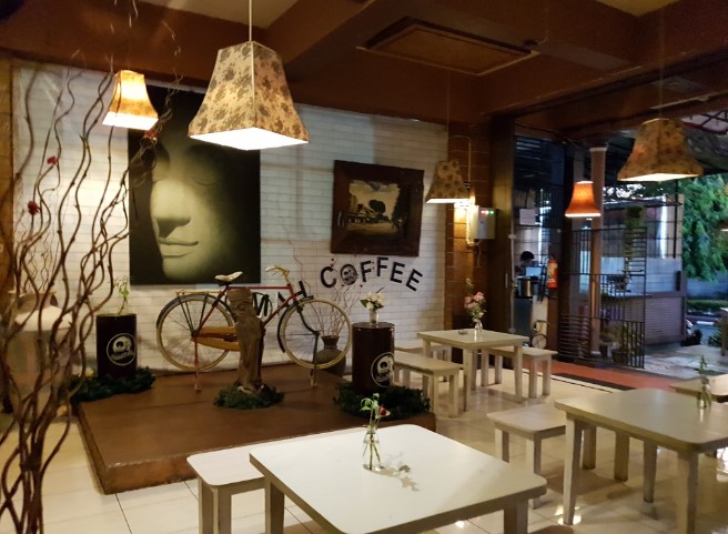 Omah Coffee Vidha Hwang, 1. Susu Moeria, 2. PDKT Resto &amp; Cafe, 3. Kopi Cilik, 4. Gravitasi Teras Muria, 5. Kedung Kopi, 6. Waroeng Cafe 27, 7. Gank Coffee &amp; Bistro, 8. Sidji Coffee Getas Pejaten, 9. Six Cents Cafe, 10. Omah Cafe Kudus, 11. Aljava Cafe, 12. Kopi Soe Kudus, 13. Kopi Lain Hati kudus, 14. Wipsy Coffee and Meet, 15. Warunk Upnormal, 16. Träffa Coffee &amp; Eatery, 17. TKP Cafe and Resto, 18. Greens Bakery &amp; Bistro, 19. Warunge Pakdhe, 20. Home Cafe &amp; Resto, 21. Waroeng “Kidoel Soechan”, 22. Seperdua Kopi Kudus, 23. The Cekli Town Est 2010, 24. Kopi Kretek – Jowo Met Londo, 25. Jenderal Coffee &amp; Tea, 26. Balena Resto &amp; Cafe, 27. Kazuki, 28. Rabbit Gelato, 29. Serua Coffee &amp; Creative Space, 30. SLEEK.CO Coffee Corner, 31. Human Coffee, 32. Kangen Ngopi, 33. Merpati Coffee, 34. Warung Kudusan, 35. No.8 Coffee After Kudus, 36. D’khatt Cafe &amp; Eatery, 37. Kampoeng Kopi, 38. Fresto Cafe, 39. Ritme Coffee and Lounge, 40. Holymoon Social Space, 41. City Walk Cafe, 42. Chocobean Kudus, 43. No 8 Coffee, 44. Warung Susucow (Tutup), 45. Cafe De Ija (Tutup), 46. Haru Cafe Kudus (Tutup)