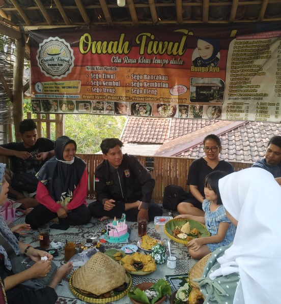 Omah Tiwul Bunga Ayu, 1. Double Decker Casual Dining, 2. Bulan Resto, 3. Srawung Omah Kopi, 4. Platino Cafe and Resto, 5. Kopi Nuri, 6. Minarets Classic Coffee, 7. Ayam Goreng Mulyani, 8. Kafedangan Mbah Mandor, 9. Klopo Warung Steak, 10. Heika Kopi Sukoharjo, 11. Anak Panah Kopi Plus Solo Baru, 12. Kopi Kupasan, 13. Kafe ndeso, 14. Garasi Food and Beverage, 15. Dialog Kopi, 16. Omah Tiwul Bunga Ayu, 17. Quinic Coffee Sukoharjo, 18. De sawah, 19. Susu Shi Jack, 20. Kami burger, 21. Ayo Ngopi Street Coffee