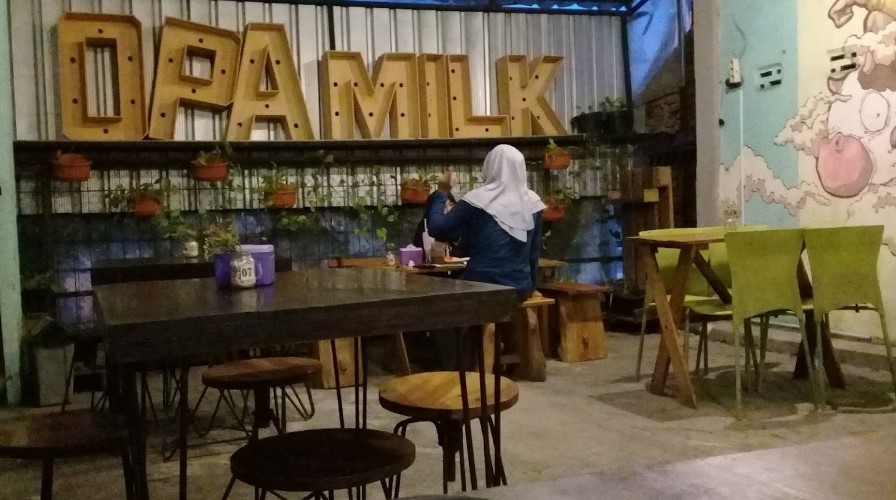 Opa Milk ulfan ardhiyanto, 1. Reinz Cafe &amp; Resto, 2. Opa Milk, 3. Hehe Coffee, 4. Demak Coffee, 5. Sultan Factory, 6. Angkringan Rooftop, 7. neo.Kafe’in Coffee Shop, 8. Kafe King88, 9. Angkringan Cindel Tikus, 10. Awan Biru Coffeeshop, 11. HN Cafe and Resto, 12. Warung Ndeso Sarwo Eco, 13. Griya Dahar Safira (Tutup), 14. Rumah Makan Rahayu, 15. Rumah Makan Cipto Roso, 16. Kantin Mas Boim, 17. Junio Cafe, 18. Aro Cafe (Tutup), 19. Togo Kitchen &amp; Caffe, 20. Omah Tiganam (Tutup), 21. Nggon Nongkrong’s Cafe (Tutup), 22. The Cups Demak, 23. Kopi Ruang Hati, 24. MIE LOKA, 25. Pados Coffee Roastery, 26. Lelaku, 27. Kongkow Cafe, 28. Ratika Catering Demak, 29. D Coffee C RASTA, 30. Raihan Coffee, 31. BELIKOPI. DEMAK, 32. ATOMIC DEMAK, 33. Nguyup Kopi Roastery