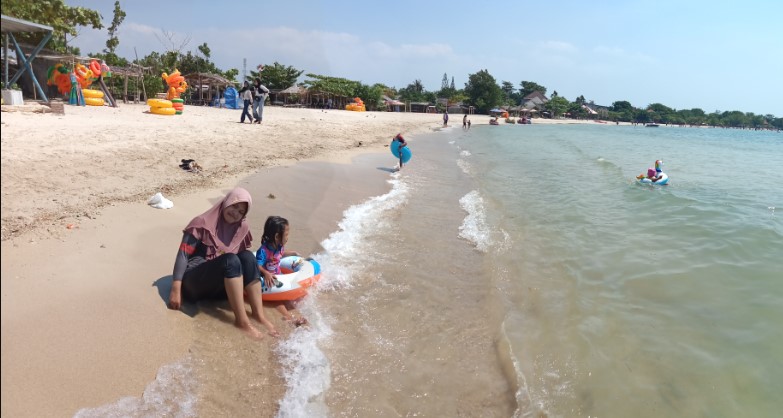 1. Pantai Bandengan (Pantai Tirto Samudro), 2. Wisata Karimun Jawa , 3. Pantai Kartini, 4. Benteng Portugis , 5. Museum R.A. Kartini , 6. Jepara Ocean Park, 7. Air Terjun Songgolangit, 8. Pantai Teluk Awur , 9. Pantai Blebak Jepara, 10. Pantai Gua Manik, 11. Pantai Ombak Mati, 12. Pantai Pungkruk, 13. Tiara Park Waterbom, 14. Pantai Empu Rancak, 15. Taman Kerang, 16. Bukit Bejagan, 17. Air Terjun Banyu Anjlok, 18. Air Terjun Setatah, 19. Air Terjun Dong Paso, 20. Akar Seribu Plajan, 21. Puncak Distoroto, 22. Hutan Wisata Sreni Indah, 23. Bukit Ragas, 24. Puncak Jehan, 25. Pantai Punuk Sapi, 26. Air Terjun Gembong, 27. Hutan Pinus Setro Batealit, 28. Pantai Tegalsambi, 29. Air Terjun Sumenep, 30. Pulau Panjang, 31. PANTAI PRAWEHAN, 32. Pantai Kampung Prau, 33. Rainbow Adventure Park Jepara, 34. Pertapaan Ratu Kalinyamat , 35. Air Terjun Jurang Nganten, 36. Pulau Mandalika Jepara, 37. Wisata Danau Blingoh, 38. Wisata Religi Masjid Mantingan , 39. Air Terjun Grinjingan Dowo, 40. Goa Tritip, 41. Wisata Sejarah ke Candi Bubrah, 42. Kampung Batik Kembangmulyo
