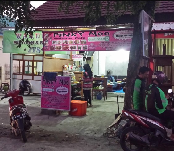 Pinkymoo Home Cafe Bodri Pancing, 1. Pangestu Coffee, 2. Sixteen 16 Cafe, 3. Walet Koffie, 4. Kopi Senthet Resto &amp; Cafe, 5. Sky Garden, 6. Rumah Ice Cream, 7. Jack’s Cafe, 8. Brother Spot Bistro &amp; Cafe (Tutup), 9. Brew Coffee, 10. Kedai Java Pizza, 11. Basecamp Cafe, 12. T3a.co (teaco) Cafe Kaliwungu, 13. Kedai Kopi Medan (Tutup), 14. Kedai Araku, 15. AB&amp;Kopi Kendal, 16. Warung COD (Tutup), 17. Warung Eboze, 18. Teng -Tong, 19. Wkwk Food and Drink Kendal, 20. Cafe Woles (Tutup), 21. Warung Kita Kendal, 22. Historia Cafe and Gallery, 23. Pahlawan Cafe, 24. Saat Senja Coffee, 25. Rumma Coffee &amp; Space, 26. SatuKata Roastery and Eatery, 27. DWcafe, 28. Dejavu Warmindo Cafe, 29. Pinkymoo Home Cafe
