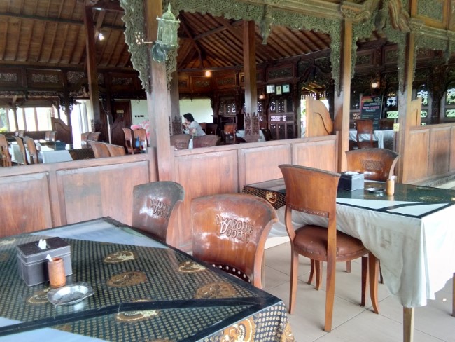 RM Waroeng Djoglo Dalem Kidul Heru Purnama, 1. Momong Resto, 2. Angkringan Mukti Kebumen, 3. Malmilk, 4. Malindo Corner, 5. Amor Cafe Resto, 6. Baen Cafe, 7. Beranda Eatery, 8. Jack’s Cafe, 9. Omah Susu Cafe, 10. Juice Ku 2 Kebumen, 11. Wise, 12. Coffe Ngapak, 13. Gemintang Cafe n Resto, 14. Kopi Nostalgia Coffee &amp; Resto, 15. Seafood Bu Nanang, 16. Kantin Candisari, 17. Teratai Blambangan Atmosphere, 18. Waroeng Djoglo Dalem Kidul (Tutup), 19. Ulam Sari, 20. Satu Cangkir Coffee Bistro, 21. temanhati coffee, 22. Kedai Kopi Mexolie, 23. Ahola Tropical Drink (Tutup), 24. HANA CAFE Korean Food, BBQ &amp; Grill, 25. Martabak Jet (Tutup), 26. Samra Pawon, 27. Waroenk Ramen Panjer Kebumen, 28. Lesehan Warung Bamboe Kebumen, 29. Oxzy (Tutup), 30. Warung Kendil (Tutup), 31. Resto Lesehan GENDUT TAMAN