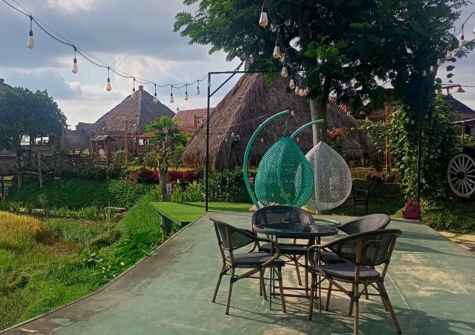 Resto Sawah Raden Oktova Gamma Star, 1. Babrak Space, 2. Legender eatery and view by cileguk, 3. Heika kopi Karanganyar, 4. Medjora Cafe Kemuning, 5. Rumah Teh Ndoro Donker, 6. The Mongkrang Resto & Villa, 7. Kedai Sha’Ring, 8. New Normal Cafe, 9. Bale Branti Kemuning Resto, 10. Teras Cafe, 11. Resto sawah, 12. Hick Gaul Pak Mul, 13. Dof Coffee Shop, 14. Angkringan pak Mul, 15. Kayangan Resto & Cafe, 16. Kedai kopi Nagoya, 17. Lawu Break Coffee & Nongki, 18. Rahma kedai kopi, 19. Kopi Janji Jiwa Jilid 635, 20. Warkop hits, 21. Kopi Oemah Tentrem, 22. Angkringan OERIP (Tutup), 23. Twenty Cafe, 24. Bingsuku, 25. Fremilt Tasikmadu, 26. Euphoria Karanganyar (Tutup), 27. Harjospace RESTO and COFFEE, 28. PendopoNgopi