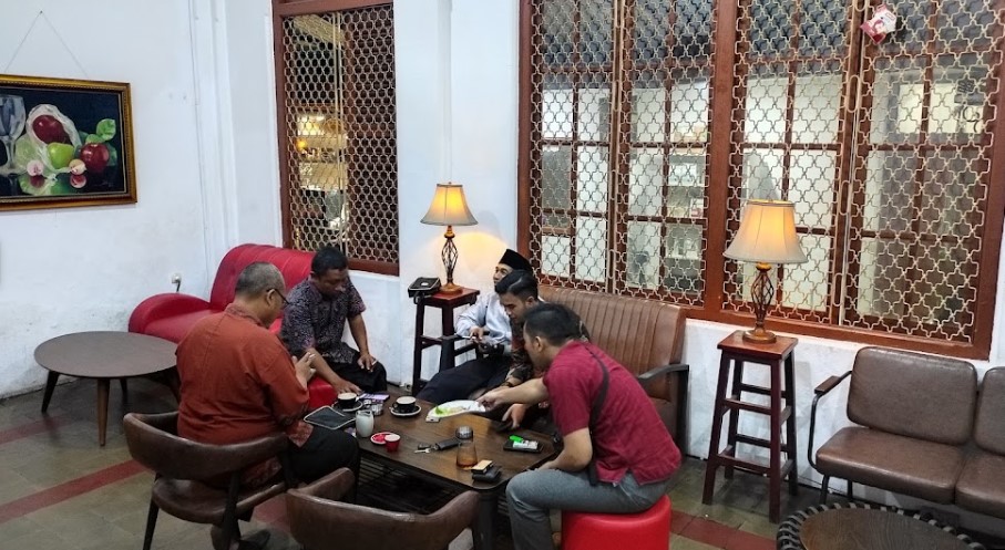 Rumah Kopi Baretto harry ramadhan, 1. Rumah Kopi Baretto, 2. Joglo Cafe, 3. Kafe Balarea Kopi, 4. Pull and Shot Coffee, 4. Kael.co, 5. Kabeuki, 6. Alchemist Coffee & Roastery, 7. Ancafe, 8. Route 66 Coffee and Kitchen (Tutup), 9. Delicato Cafe & Talk, 10. Sambara Resto and Coffee (Tutup), 11. Yasmin Cafe & Coffee, 12. Green Coffee and Carwash (Tutup), 13. The Gade Coffee & Gold Tasikmalaya, 14. Stitaco Cafe, 15. Coco Cafe Tasikmalaya, 16. Caspia Cafe, 17. Volkswagen Cafe, 18. BARCODE Sei | Coffee, 19. D’Sugar Coffee, 20. Riverland Cafe, 21. Berliner Brotfabrik, 22. TRaka Coffee, 23. Pasini Coffee, 24. Narassi Coffee, 25. Kawan Koffie, 26. Kursi Gantung Caffee & Resto, 27. La Casa – Coffee & Mocktail, 28. 48 Island, 29. Lano Coffee, 30. Pergola coffee corner, 31. Cangkang Kopi, 32. Notre Socielle, 33. OTJOEH COFFEE