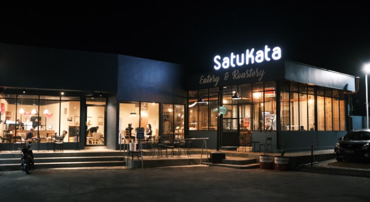 SatuKata Roastery and Eatery, 1. Pangestu Coffee, 2. Sixteen 16 Cafe, 3. Walet Koffie, 4. Kopi Senthet Resto &amp; Cafe, 5. Sky Garden, 6. Rumah Ice Cream, 7. Jack’s Cafe, 8. Brother Spot Bistro &amp; Cafe (Tutup), 9. Brew Coffee, 10. Kedai Java Pizza, 11. Basecamp Cafe, 12. T3a.co (teaco) Cafe Kaliwungu, 13. Kedai Kopi Medan (Tutup), 14. Kedai Araku, 15. AB&amp;Kopi Kendal, 16. Warung COD (Tutup), 17. Warung Eboze, 18. Teng -Tong, 19. Wkwk Food and Drink Kendal, 20. Cafe Woles (Tutup), 21. Warung Kita Kendal, 22. Historia Cafe and Gallery, 23. Pahlawan Cafe, 24. Saat Senja Coffee, 25. Rumma Coffee &amp; Space, 26. SatuKata Roastery and Eatery, 27. DWcafe, 28. Dejavu Warmindo Cafe, 29. Pinkymoo Home Cafe