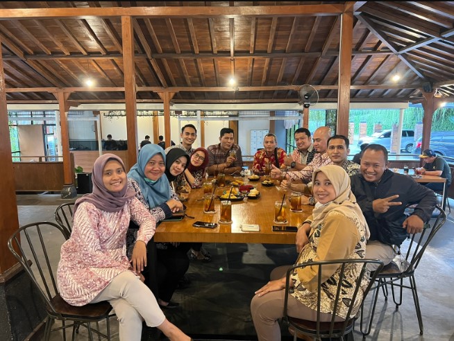 Serua Coffee &amp; Creative Space Nisa Maulia, 1. Susu Moeria, 2. PDKT Resto &amp; Cafe, 3. Kopi Cilik, 4. Gravitasi Teras Muria, 5. Kedung Kopi, 6. Waroeng Cafe 27, 7. Gank Coffee &amp; Bistro, 8. Sidji Coffee Getas Pejaten, 9. Six Cents Cafe, 10. Omah Cafe Kudus, 11. Aljava Cafe, 12. Kopi Soe Kudus, 13. Kopi Lain Hati kudus, 14. Wipsy Coffee and Meet, 15. Warunk Upnormal, 16. Träffa Coffee &amp; Eatery, 17. TKP Cafe and Resto, 18. Greens Bakery &amp; Bistro, 19. Warunge Pakdhe, 20. Home Cafe &amp; Resto, 21. Waroeng “Kidoel Soechan”, 22. Seperdua Kopi Kudus, 23. The Cekli Town Est 2010, 24. Kopi Kretek – Jowo Met Londo, 25. Jenderal Coffee &amp; Tea, 26. Balena Resto &amp; Cafe, 27. Kazuki, 28. Rabbit Gelato, 29. Serua Coffee &amp; Creative Space, 30. SLEEK.CO Coffee Corner, 31. Human Coffee, 32. Kangen Ngopi, 33. Merpati Coffee, 34. Warung Kudusan, 35. No.8 Coffee After Kudus, 36. D’khatt Cafe &amp; Eatery, 37. Kampoeng Kopi, 38. Fresto Cafe, 39. Ritme Coffee and Lounge, 40. Holymoon Social Space, 41. City Walk Cafe, 42. Chocobean Kudus, 43. No 8 Coffee, 44. Warung Susucow (Tutup), 45. Cafe De Ija (Tutup), 46. Haru Cafe Kudus (Tutup)