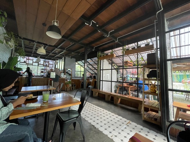 Sidji Coffee Getas Pejaten Imdiha, 1. Susu Moeria, 2. PDKT Resto &amp; Cafe, 3. Kopi Cilik, 4. Gravitasi Teras Muria, 5. Kedung Kopi, 6. Waroeng Cafe 27, 7. Gank Coffee &amp; Bistro, 8. Sidji Coffee Getas Pejaten, 9. Six Cents Cafe, 10. Omah Cafe Kudus, 11. Aljava Cafe, 12. Kopi Soe Kudus, 13. Kopi Lain Hati kudus, 14. Wipsy Coffee and Meet, 15. Warunk Upnormal, 16. Träffa Coffee &amp; Eatery, 17. TKP Cafe and Resto, 18. Greens Bakery &amp; Bistro, 19. Warunge Pakdhe, 20. Home Cafe &amp; Resto, 21. Waroeng “Kidoel Soechan”, 22. Seperdua Kopi Kudus, 23. The Cekli Town Est 2010, 24. Kopi Kretek – Jowo Met Londo, 25. Jenderal Coffee &amp; Tea, 26. Balena Resto &amp; Cafe, 27. Kazuki, 28. Rabbit Gelato, 29. Serua Coffee &amp; Creative Space, 30. SLEEK.CO Coffee Corner, 31. Human Coffee, 32. Kangen Ngopi, 33. Merpati Coffee, 34. Warung Kudusan, 35. No.8 Coffee After Kudus, 36. D’khatt Cafe &amp; Eatery, 37. Kampoeng Kopi, 38. Fresto Cafe, 39. Ritme Coffee and Lounge, 40. Holymoon Social Space, 41. City Walk Cafe, 42. Chocobean Kudus, 43. No 8 Coffee, 44. Warung Susucow (Tutup), 45. Cafe De Ija (Tutup), 46. Haru Cafe Kudus (Tutup)