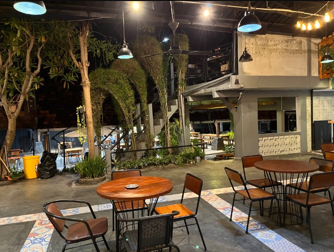 Susu Moeria Amelia Iswara, 1. Susu Moeria, 2. PDKT Resto &amp; Cafe, 3. Kopi Cilik, 4. Gravitasi Teras Muria, 5. Kedung Kopi, 6. Waroeng Cafe 27, 7. Gank Coffee &amp; Bistro, 8. Sidji Coffee Getas Pejaten, 9. Six Cents Cafe, 10. Omah Cafe Kudus, 11. Aljava Cafe, 12. Kopi Soe Kudus, 13. Kopi Lain Hati kudus, 14. Wipsy Coffee and Meet, 15. Warunk Upnormal, 16. Träffa Coffee &amp; Eatery, 17. TKP Cafe and Resto, 18. Greens Bakery &amp; Bistro, 19. Warunge Pakdhe, 20. Home Cafe &amp; Resto, 21. Waroeng “Kidoel Soechan”, 22. Seperdua Kopi Kudus, 23. The Cekli Town Est 2010, 24. Kopi Kretek – Jowo Met Londo, 25. Jenderal Coffee &amp; Tea, 26. Balena Resto &amp; Cafe, 27. Kazuki, 28. Rabbit Gelato, 29. Serua Coffee &amp; Creative Space, 30. SLEEK.CO Coffee Corner, 31. Human Coffee, 32. Kangen Ngopi, 33. Merpati Coffee, 34. Warung Kudusan, 35. No.8 Coffee After Kudus, 36. D’khatt Cafe &amp; Eatery, 37. Kampoeng Kopi, 38. Fresto Cafe, 39. Ritme Coffee and Lounge, 40. Holymoon Social Space, 41. City Walk Cafe, 42. Chocobean Kudus, 43. No 8 Coffee, 44. Warung Susucow (Tutup), 45. Cafe De Ija (Tutup), 46. Haru Cafe Kudus (Tutup)