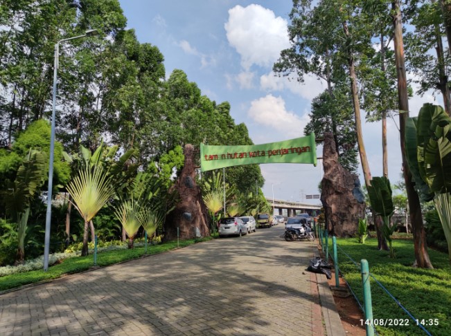 Taman Hutan Kota Penjaringan Ashlah Mukafy, 1. Tebet Eco Park, 2. Taman Lapangan Banteng, 3. Taman Suropati, 4. Taman Menteng , 5. Hutan Kota Srengseng, 6. Taman Kalijodo , 7. Taman Tabebuya , 8. Taman Cattleya , 9. Taman Hutan Kota Penjaringan, 10. Taman Spathodea , 11. Taman Situ Lembang , 12. Taman Ayodia – Barito , 13. Taman Tangkuban Perahu, 14. Taman Langsat , 15. Taman Prasasti, 16. Taman Waduk Pluit , 17. Taman Tribeca , 18. Taman Mataram , 19. Taman Ria Rio , 20. Taman Puring, 21. Taman Cornel Simanjuntak, 22. Taman Dadap Merah, 23. Taman Kelapa