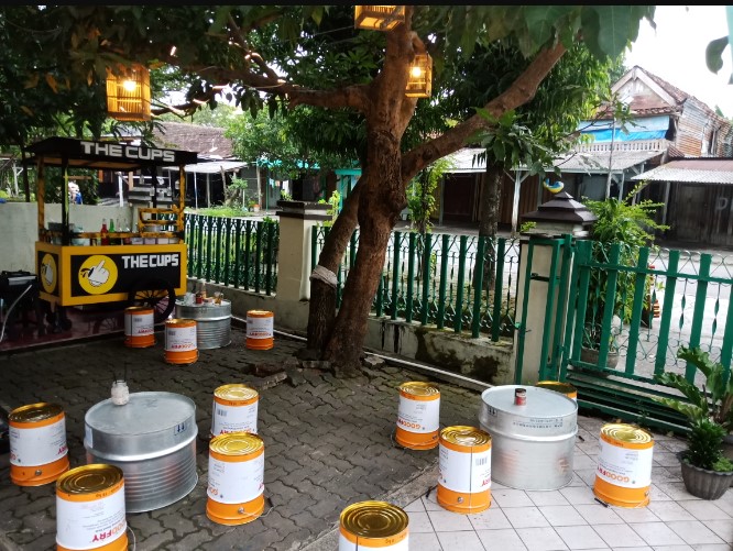 The Cups Demak Badrulfuadi 38, 1. Reinz Cafe &amp; Resto, 2. Opa Milk, 3. Hehe Coffee, 4. Demak Coffee, 5. Sultan Factory, 6. Angkringan Rooftop, 7. neo.Kafe’in Coffee Shop, 8. Kafe King88, 9. Angkringan Cindel Tikus, 10. Awan Biru Coffeeshop, 11. HN Cafe and Resto, 12. Warung Ndeso Sarwo Eco, 13. Griya Dahar Safira (Tutup), 14. Rumah Makan Rahayu, 15. Rumah Makan Cipto Roso, 16. Kantin Mas Boim, 17. Junio Cafe, 18. Aro Cafe (Tutup), 19. Togo Kitchen &amp; Caffe, 20. Omah Tiganam (Tutup), 21. Nggon Nongkrong’s Cafe (Tutup), 22. The Cups Demak, 23. Kopi Ruang Hati, 24. MIE LOKA, 25. Pados Coffee Roastery, 26. Lelaku, 27. Kongkow Cafe, 28. Ratika Catering Demak, 29. D Coffee C RASTA, 30. Raihan Coffee, 31. BELIKOPI. DEMAK, 32. ATOMIC DEMAK, 33. Nguyup Kopi Roastery