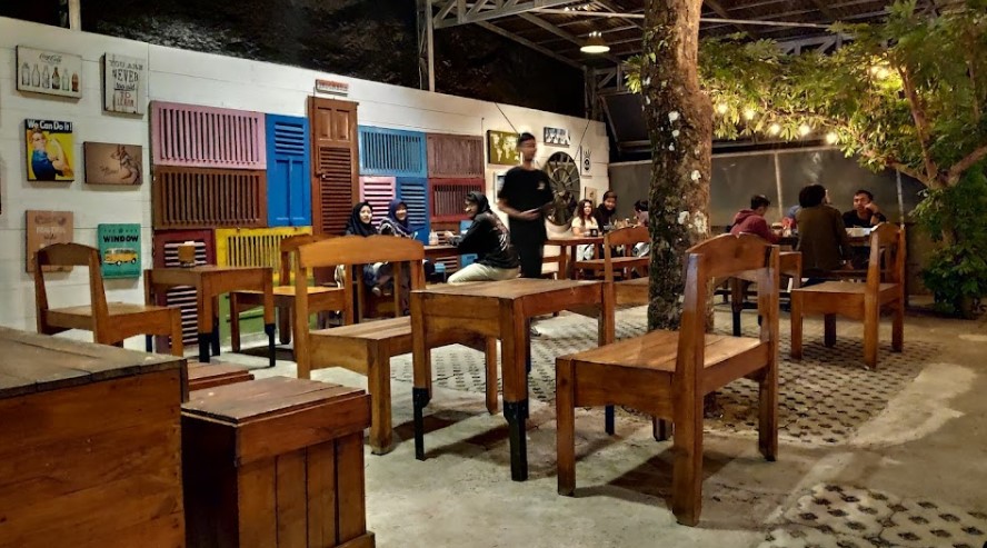 Volkswagen Cafe Andri Abdillah, 1. Rumah Kopi Baretto, 2. Joglo Cafe, 3. Kafe Balarea Kopi, 4. Pull and Shot Coffee, 4. Kael.co, 5. Kabeuki, 6. Alchemist Coffee & Roastery, 7. Ancafe, 8. Route 66 Coffee and Kitchen (Tutup), 9. Delicato Cafe & Talk, 10. Sambara Resto and Coffee (Tutup), 11. Yasmin Cafe & Coffee, 12. Green Coffee and Carwash (Tutup), 13. The Gade Coffee & Gold Tasikmalaya, 14. Stitaco Cafe, 15. Coco Cafe Tasikmalaya, 16. Caspia Cafe, 17. Volkswagen Cafe, 18. BARCODE Sei | Coffee, 19. D’Sugar Coffee, 20. Riverland Cafe, 21. Berliner Brotfabrik, 22. TRaka Coffee, 23. Pasini Coffee, 24. Narassi Coffee, 25. Kawan Koffie, 26. Kursi Gantung Caffee & Resto, 27. La Casa – Coffee & Mocktail, 28. 48 Island, 29. Lano Coffee, 30. Pergola coffee corner, 31. Cangkang Kopi, 32. Notre Socielle, 33. OTJOEH COFFEE