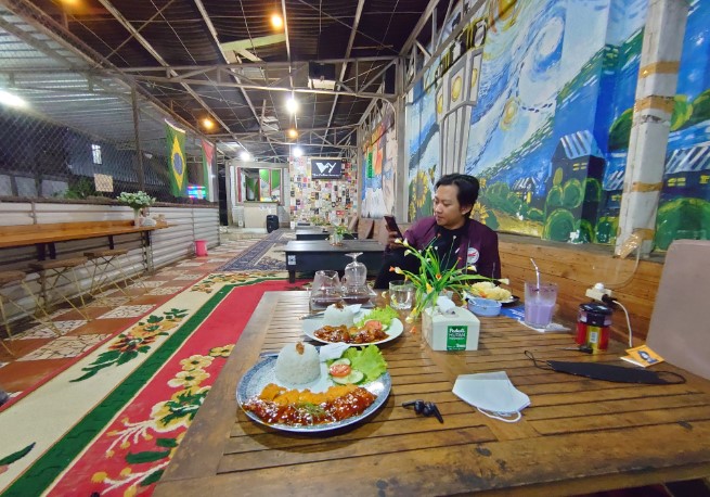 Wenska Kahve Bayu Fatchurrozy, 1. Sigandul View Coffee & Resto, 2. Lia Resto & Coffeeshop, 3. Kaki Bumi Coffee & Eatery, 4. Stylo Bar & Kitchen (Temanggung), 5. Cangkir House, 6. Wenska Kahve, 7. Kopi Lawoek, 8. Berjumpa Coffee & Eatery, 9. Rumah Kopi Mukidi Temanggung, 10. Angkringan Balakosa, 11. Kafe Kartini Temanggung, 12. Ice corner, 13. Ejji Coffee Corner, 14. Xie Xie Boba Temanggung, 15. Blacklisted Coffee Bar, 16. Deka Coffee, 17. Cozy Resto Temanggung, 18. Koffiee
