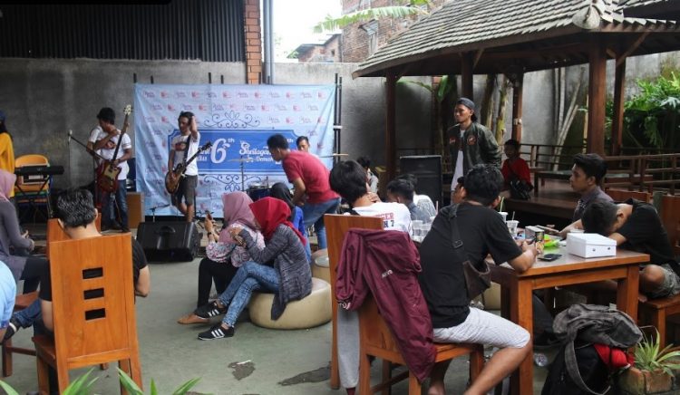 neo.Kafe'in Coffee Shop agus armanto, 1. Reinz Cafe &amp; Resto, 2. Opa Milk, 3. Hehe Coffee, 4. Demak Coffee, 5. Sultan Factory, 6. Angkringan Rooftop, 7. neo.Kafe’in Coffee Shop, 8. Kafe King88, 9. Angkringan Cindel Tikus, 10. Awan Biru Coffeeshop, 11. HN Cafe and Resto, 12. Warung Ndeso Sarwo Eco, 13. Griya Dahar Safira (Tutup), 14. Rumah Makan Rahayu, 15. Rumah Makan Cipto Roso, 16. Kantin Mas Boim, 17. Junio Cafe, 18. Aro Cafe (Tutup), 19. Togo Kitchen &amp; Caffe, 20. Omah Tiganam (Tutup), 21. Nggon Nongkrong’s Cafe (Tutup), 22. The Cups Demak, 23. Kopi Ruang Hati, 24. MIE LOKA, 25. Pados Coffee Roastery, 26. Lelaku, 27. Kongkow Cafe, 28. Ratika Catering Demak, 29. D Coffee C RASTA, 30. Raihan Coffee, 31. BELIKOPI. DEMAK, 32. ATOMIC DEMAK, 33. Nguyup Kopi Roastery