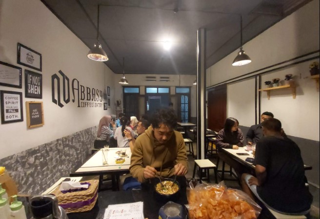 Abbasy Coffee & Eatery Wulan Ditar, 1. Brother House, 2. Aroma Resto & Coffee, 3. De Koffie, 4. Dewani View Resto & Cafe, 5. White house Cafe, 6. Kedai Fresh Steak & Shake, 7. Pibee Resto And Coffee, 8. Allure Square, 9. Alun-alun Wonosobo, 10. Funbox Restocafe & Karaoke, 11. Djagongan Djadoel, 12. AN Kopi, 13. Banyu Anget One Stop Service, 14. Prasasti Coffee & Gym, 15. Kedai Kopi Gamel, 16. Kopi Tetangga, 17. Dsastro coffee, 18. Abbasy Coffee & Eatery, 19. Roster Food and Drinks, 20. Akar Mas Cafe, 21. The Basement Cafe & Resto, 22. Woods Coffee, 23. Chocopink Coffee House, 24. Etsuko Dapur Inspiratif, 25. TROTOAR COFFEE, 26. manahati coffee, 27. Stomata Social Space, 28. P’goen Gelato Cafe, 29. Belakang Studio, 30. Mute area, 31. KOPIDEA, 32. Omah mewa, 33. DOT. Wonosobo, 34. Sementara Kopi, 35. Folk Space coffee, 35. Harvest Sky Cafe