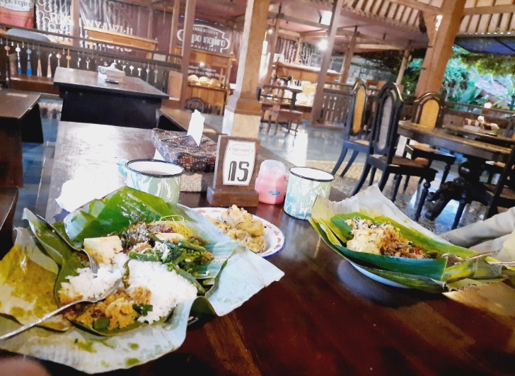 Angkringan Sopo Ngiro Wonogiri andi tristianto, 1. Pondok makan tebing grenjengan, 2. Angkringan Sopo Ngiro Wonogiri, 3. Jolly Bakery & Coffee Shop, 4. Kopi Joss Wonogiri, 5. Sunny Story Wonogiri, 6. Wedangan MAS, 7. KEDAI KOPI TOEJOE TOEJOE, 8. COZY COFFEE & RESTO, 9. Sasino Coffee, 10. Angkringan griyo aji somo Wonogiri, 11. Soto Pinglan, 12. Filosofi Teh, 13. Kopi tanjakan, 14. Javaholic Coffee Corner, 15. Staraja Coffee, 16. Youth Cafe Corner, 17. COFFEE BREAK SLOGOHIMO, 18. Bubbletime Coffee&Resto, 19. 1⁰5 Coffee, 20. Dylan cafe, 21. Mabes Es Teh Sijum, 22. Amerta Cafe Wonogiri, 23. Saphire Cafe and Resto