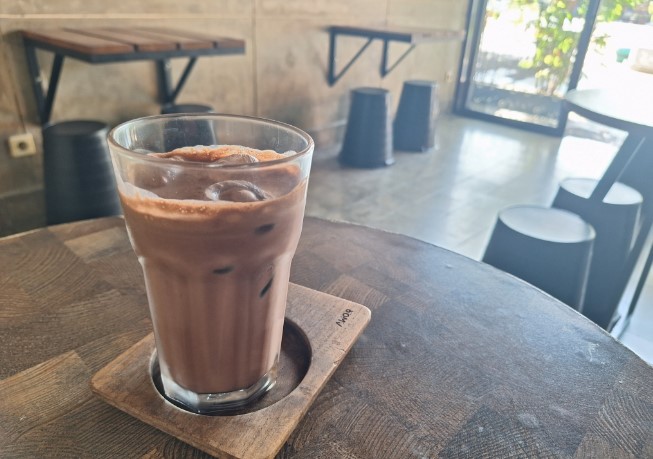 Awor Coffee Klaten Muc AP, 1. Wedang Kopi Prambanan, 2. PLAWANGAN, 3. Linchak Coffee n Resto, 4. Kopi Keboen Klaten, 5. Sinaran Coffee Klaten, 6. Omah Mojok Klaten, 7. Garasi Kopi Klaten, 8. Peridot Coffee and Eatery, 9. Miss Philo Bakery & Cafe, 10. Nggone Mbahmu, 11. KOPI STORY KLATEN, 12. EONIA HOUSE & EATERY, 13. Ningratan kopi Klaten, 14. Tentang Kopi Sahabat, 15. KENEWAY Angkringan & Coffeeshop, 16. OIA Klaten, 17. KOPINGGIRJALAN by star group, 18. Go Drink Klaten, 19. Sebelas Coffee Crafter Klaten, 20. Pondok Daun Cafe, 21. Green Garden Cafe & Resto, 22. Calvary, 23. Brix Coffee & Kitchen, 24. SEMEDULUR COFFEE KLATEN, 26. Gendhis Wangi Resto & Cafe, 27. Cold ‘N Brew Klaten, 28. PRanS Cafe’, 29. Wolulas Café, 30. Kla10 Cafe & Billiard, 31. Omah Wedang Empon Empon Rajaku, 32. HOLIC coffee&kitchen, 33. KOPIGATI Klaten, 34. Pitados Bistro & Gelato, 35. The gade corner, 36. Djampi Jawi, 37. Sawahita Coffee & Share, 38. 28 Coffee Klaten, 39. Kafeine Coffee, 40. JADEN Casual Dining, 41. Awor Coffee Klaten, 42. SATURA COFFEE, 43. Sempulur Coffee, 44. Cat Women Cafe (Tutup), 45. Little Bali Klaten (Tutup), 46. Calya Coffee and Eatery (Tutup), 47. NYAWIJI Coffee & Space (Tutup), 48. Warjo Waroeng Jono (Tutup), 49. O lala Cafe (Tutup)
