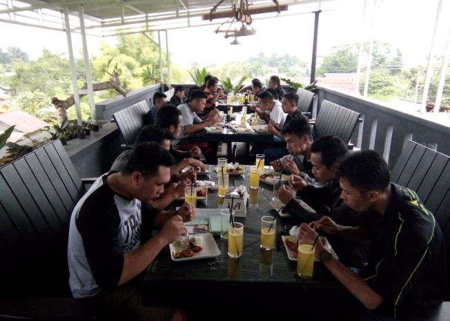 Banyu Anget One Stop Service ungguh trapsilo, 1. Brother House, 2. Aroma Resto & Coffee, 3. De Koffie, 4. Dewani View Resto & Cafe, 5. White house Cafe, 6. Kedai Fresh Steak & Shake, 7. Pibee Resto And Coffee, 8. Allure Square, 9. Alun-alun Wonosobo, 10. Funbox Restocafe & Karaoke, 11. Djagongan Djadoel, 12. AN Kopi, 13. Banyu Anget One Stop Service, 14. Prasasti Coffee & Gym, 15. Kedai Kopi Gamel, 16. Kopi Tetangga, 17. Dsastro coffee, 18. Abbasy Coffee & Eatery, 19. Roster Food and Drinks, 20. Akar Mas Cafe, 21. The Basement Cafe & Resto, 22. Woods Coffee, 23. Chocopink Coffee House, 24. Etsuko Dapur Inspiratif, 25. TROTOAR COFFEE, 26. manahati coffee, 27. Stomata Social Space, 28. P’goen Gelato Cafe, 29. Belakang Studio, 30. Mute area, 31. KOPIDEA, 32. Omah mewa, 33. DOT. Wonosobo, 34. Sementara Kopi, 35. Folk Space coffee, 35. Harvest Sky Cafe