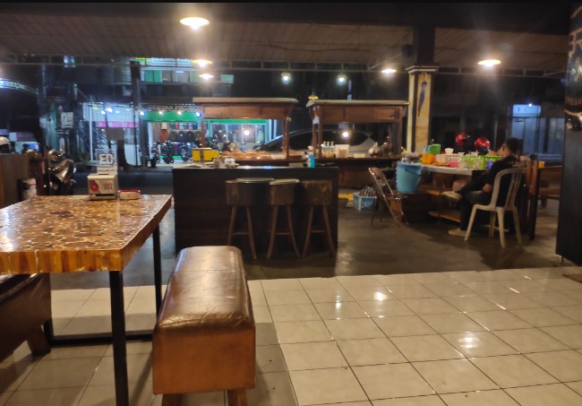 Brix Coffee & Kitchen Aliedha Manda, 1. Wedang Kopi Prambanan, 2. PLAWANGAN, 3. Linchak Coffee n Resto, 4. Kopi Keboen Klaten, 5. Sinaran Coffee Klaten, 6. Omah Mojok Klaten, 7. Garasi Kopi Klaten, 8. Peridot Coffee and Eatery, 9. Miss Philo Bakery & Cafe, 10. Nggone Mbahmu, 11. KOPI STORY KLATEN, 12. EONIA HOUSE & EATERY, 13. Ningratan kopi Klaten, 14. Tentang Kopi Sahabat, 15. KENEWAY Angkringan & Coffeeshop, 16. OIA Klaten, 17. KOPINGGIRJALAN by star group, 18. Go Drink Klaten, 19. Sebelas Coffee Crafter Klaten, 20. Pondok Daun Cafe, 21. Green Garden Cafe & Resto, 22. Calvary, 23. Brix Coffee & Kitchen, 24. SEMEDULUR COFFEE KLATEN, 26. Gendhis Wangi Resto & Cafe, 27. Cold ‘N Brew Klaten, 28. PRanS Cafe’, 29. Wolulas Café, 30. Kla10 Cafe & Billiard, 31. Omah Wedang Empon Empon Rajaku, 32. HOLIC coffee&kitchen, 33. KOPIGATI Klaten, 34. Pitados Bistro & Gelato, 35. The gade corner, 36. Djampi Jawi, 37. Sawahita Coffee & Share, 38. 28 Coffee Klaten, 39. Kafeine Coffee, 40. JADEN Casual Dining, 41. Awor Coffee Klaten, 42. SATURA COFFEE, 43. Sempulur Coffee, 44. Cat Women Cafe (Tutup), 45. Little Bali Klaten (Tutup), 46. Calya Coffee and Eatery (Tutup), 47. NYAWIJI Coffee & Space (Tutup), 48. Warjo Waroeng Jono (Tutup), 49. O lala Cafe (Tutup)