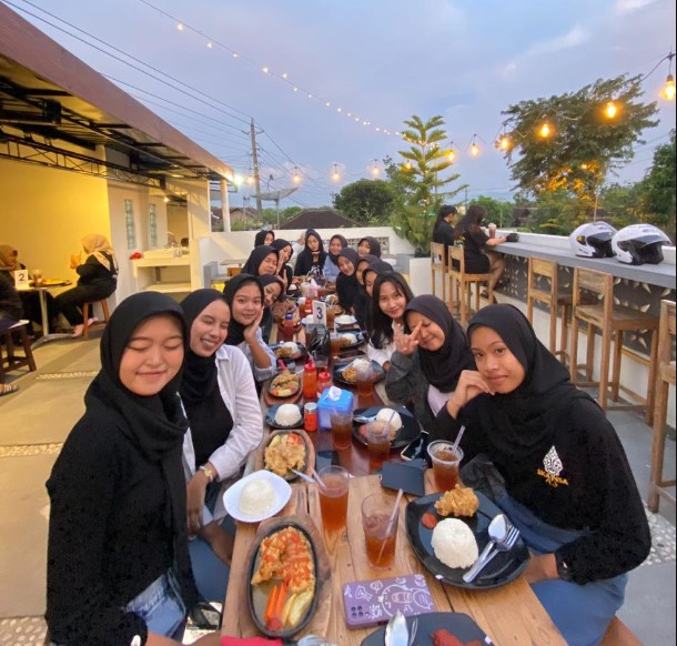 Bubbletime Coffee&Resto Azzze Naksi, 1. Pondok makan tebing grenjengan, 2. Angkringan Sopo Ngiro Wonogiri, 3. Jolly Bakery & Coffee Shop, 4. Kopi Joss Wonogiri, 5. Sunny Story Wonogiri, 6. Wedangan MAS, 7. KEDAI KOPI TOEJOE TOEJOE, 8. COZY COFFEE & RESTO, 9. Sasino Coffee, 10. Angkringan griyo aji somo Wonogiri, 11. Soto Pinglan, 12. Filosofi Teh, 13. Kopi tanjakan, 14. Javaholic Coffee Corner, 15. Staraja Coffee, 16. Youth Cafe Corner, 17. COFFEE BREAK SLOGOHIMO, 18. Bubbletime Coffee&Resto, 19. 1⁰5 Coffee, 20. Dylan cafe, 21. Mabes Es Teh Sijum, 22. Amerta Cafe Wonogiri, 23. Saphire Cafe and Resto
