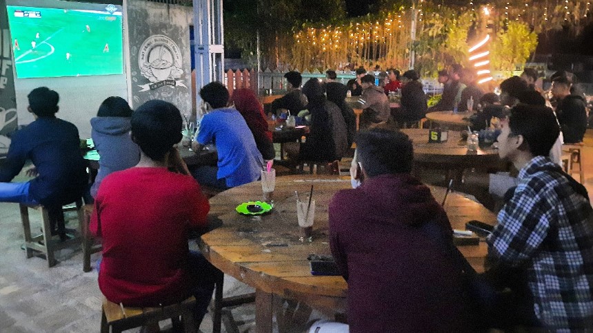 COFFEE BREAK SLOGOHIMO, 1. Pondok makan tebing grenjengan, 2. Angkringan Sopo Ngiro Wonogiri, 3. Jolly Bakery & Coffee Shop, 4. Kopi Joss Wonogiri, 5. Sunny Story Wonogiri, 6. Wedangan MAS, 7. KEDAI KOPI TOEJOE TOEJOE, 8. COZY COFFEE & RESTO, 9. Sasino Coffee, 10. Angkringan griyo aji somo Wonogiri, 11. Soto Pinglan, 12. Filosofi Teh, 13. Kopi tanjakan, 14. Javaholic Coffee Corner, 15. Staraja Coffee, 16. Youth Cafe Corner, 17. COFFEE BREAK SLOGOHIMO, 18. Bubbletime Coffee&Resto, 19. 1⁰5 Coffee, 20. Dylan cafe, 21. Mabes Es Teh Sijum, 22. Amerta Cafe Wonogiri, 23. Saphire Cafe and Resto