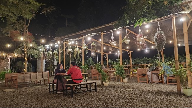 Cafe Keboen ZAHID MIMBAR, 1. Kalih Coffee Tea and Spaces Tegal, 2. Njajan.co Tegal, 3. Uncle coffee and resto, 4. Waroeng Sadewa, 5. Coffee Shop Tradisine Ngopi, 6. Nakula Cafe, 7. Papa brew, 8. MAJU CAFE (SUJOE CAFE) Susu sapi maju, 9. Kano point Cafe, 10. My Story Cafe Bistro &amp; Social House, 11. The Secret, 12. Boss’A Cafe, 13. WIJIKOPI, 14. KEDAI OMMAMET, 15. Bento Kopi Tegal, 16. Nazuwa coffee, 17. Sepenggal cerita, 18. Clavicula coffee and idea, 19. Tempat Peraduan, 20. Cafe keboen, 21. D’FORTUNE Cafe Bistro, 22. Maju Milk Centre (MMC), 23. Black And White Food Court &amp; Cafe, 24. Pesona Coffee Tegal, 25. QMilk Cafe, 26. Kilometer Cafe, 27. S Cafe, 28. Dontea Tegal, 29. Kedai Coffee Inn, 30. Yotee Coffee, 31. North Beach Cafe Tegal, 32. Holy Bowl, 33. Luang Waktu Coffee, 34. Kedai Debong, 35. Minapadi Coffee and Space, 36. Cafe Q Nyot, 37. Cafe yaul (Tutup), 38. Parsley Cafe And Bistro (Tutup), 39. Jasel bee Korean food and cafe (Tutup), 40. Teh Jawa Cafe (Tutup)