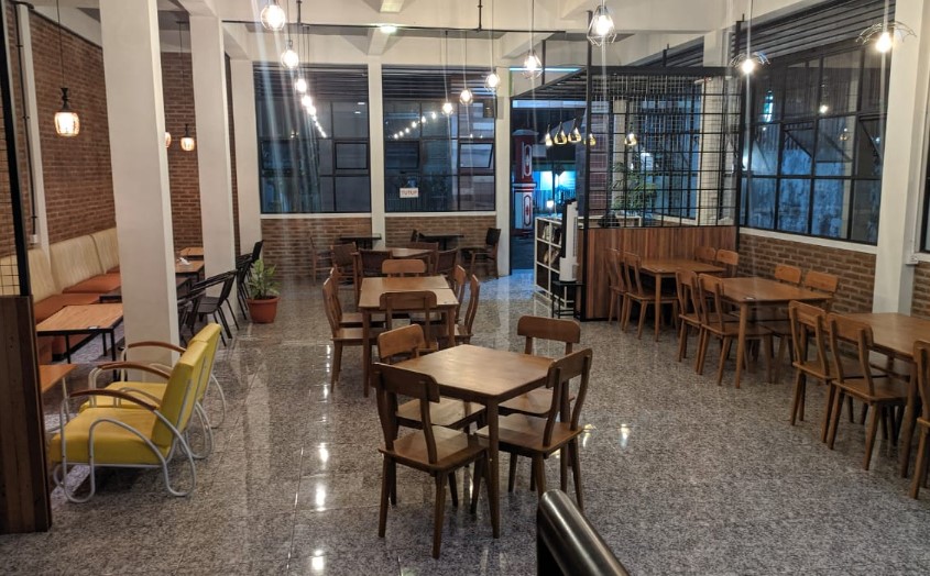 Gendhis Wangi Resto & Cafe, 1. Wedang Kopi Prambanan, 2. PLAWANGAN, 3. Linchak Coffee n Resto, 4. Kopi Keboen Klaten, 5. Sinaran Coffee Klaten, 6. Omah Mojok Klaten, 7. Garasi Kopi Klaten, 8. Peridot Coffee and Eatery, 9. Miss Philo Bakery & Cafe, 10. Nggone Mbahmu, 11. KOPI STORY KLATEN, 12. EONIA HOUSE & EATERY, 13. Ningratan kopi Klaten, 14. Tentang Kopi Sahabat, 15. KENEWAY Angkringan & Coffeeshop, 16. OIA Klaten, 17. KOPINGGIRJALAN by star group, 18. Go Drink Klaten, 19. Sebelas Coffee Crafter Klaten, 20. Pondok Daun Cafe, 21. Green Garden Cafe & Resto, 22. Calvary, 23. Brix Coffee & Kitchen, 24. SEMEDULUR COFFEE KLATEN, 26. Gendhis Wangi Resto & Cafe, 27. Cold ‘N Brew Klaten, 28. PRanS Cafe’, 29. Wolulas Café, 30. Kla10 Cafe & Billiard, 31. Omah Wedang Empon Empon Rajaku, 32. HOLIC coffee&kitchen, 33. KOPIGATI Klaten, 34. Pitados Bistro & Gelato, 35. The gade corner, 36. Djampi Jawi, 37. Sawahita Coffee & Share, 38. 28 Coffee Klaten, 39. Kafeine Coffee, 40. JADEN Casual Dining, 41. Awor Coffee Klaten, 42. SATURA COFFEE, 43. Sempulur Coffee, 44. Cat Women Cafe (Tutup), 45. Little Bali Klaten (Tutup), 46. Calya Coffee and Eatery (Tutup), 47. NYAWIJI Coffee & Space (Tutup), 48. Warjo Waroeng Jono (Tutup), 49. O lala Cafe (Tutup)