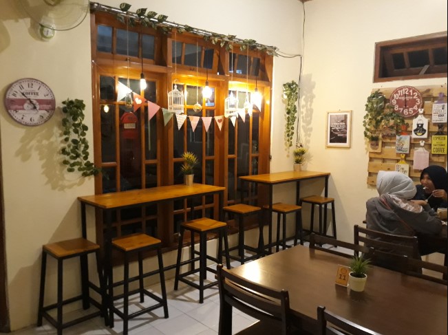 Go Drink Klaten D- Chochan, 1. Wedang Kopi Prambanan, 2. PLAWANGAN, 3. Linchak Coffee n Resto, 4. Kopi Keboen Klaten, 5. Sinaran Coffee Klaten, 6. Omah Mojok Klaten, 7. Garasi Kopi Klaten, 8. Peridot Coffee and Eatery, 9. Miss Philo Bakery & Cafe, 10. Nggone Mbahmu, 11. KOPI STORY KLATEN, 12. EONIA HOUSE & EATERY, 13. Ningratan kopi Klaten, 14. Tentang Kopi Sahabat, 15. KENEWAY Angkringan & Coffeeshop, 16. OIA Klaten, 17. KOPINGGIRJALAN by star group, 18. Go Drink Klaten, 19. Sebelas Coffee Crafter Klaten, 20. Pondok Daun Cafe, 21. Green Garden Cafe & Resto, 22. Calvary, 23. Brix Coffee & Kitchen, 24. SEMEDULUR COFFEE KLATEN, 26. Gendhis Wangi Resto & Cafe, 27. Cold ‘N Brew Klaten, 28. PRanS Cafe’, 29. Wolulas Café, 30. Kla10 Cafe & Billiard, 31. Omah Wedang Empon Empon Rajaku, 32. HOLIC coffee&kitchen, 33. KOPIGATI Klaten, 34. Pitados Bistro & Gelato, 35. The gade corner, 36. Djampi Jawi, 37. Sawahita Coffee & Share, 38. 28 Coffee Klaten, 39. Kafeine Coffee, 40. JADEN Casual Dining, 41. Awor Coffee Klaten, 42. SATURA COFFEE, 43. Sempulur Coffee, 44. Cat Women Cafe (Tutup), 45. Little Bali Klaten (Tutup), 46. Calya Coffee and Eatery (Tutup), 47. NYAWIJI Coffee & Space (Tutup), 48. Warjo Waroeng Jono (Tutup), 49. O lala Cafe (Tutup)