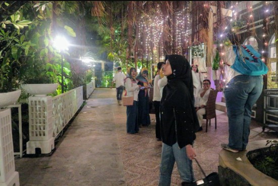 Green Garden Cafe & Resto mama kucing, 1. Wedang Kopi Prambanan, 2. PLAWANGAN, 3. Linchak Coffee n Resto, 4. Kopi Keboen Klaten, 5. Sinaran Coffee Klaten, 6. Omah Mojok Klaten, 7. Garasi Kopi Klaten, 8. Peridot Coffee and Eatery, 9. Miss Philo Bakery & Cafe, 10. Nggone Mbahmu, 11. KOPI STORY KLATEN, 12. EONIA HOUSE & EATERY, 13. Ningratan kopi Klaten, 14. Tentang Kopi Sahabat, 15. KENEWAY Angkringan & Coffeeshop, 16. OIA Klaten, 17. KOPINGGIRJALAN by star group, 18. Go Drink Klaten, 19. Sebelas Coffee Crafter Klaten, 20. Pondok Daun Cafe, 21. Green Garden Cafe & Resto, 22. Calvary, 23. Brix Coffee & Kitchen, 24. SEMEDULUR COFFEE KLATEN, 26. Gendhis Wangi Resto & Cafe, 27. Cold ‘N Brew Klaten, 28. PRanS Cafe’, 29. Wolulas Café, 30. Kla10 Cafe & Billiard, 31. Omah Wedang Empon Empon Rajaku, 32. HOLIC coffee&kitchen, 33. KOPIGATI Klaten, 34. Pitados Bistro & Gelato, 35. The gade corner, 36. Djampi Jawi, 37. Sawahita Coffee & Share, 38. 28 Coffee Klaten, 39. Kafeine Coffee, 40. JADEN Casual Dining, 41. Awor Coffee Klaten, 42. SATURA COFFEE, 43. Sempulur Coffee, 44. Cat Women Cafe (Tutup), 45. Little Bali Klaten (Tutup), 46. Calya Coffee and Eatery (Tutup), 47. NYAWIJI Coffee & Space (Tutup), 48. Warjo Waroeng Jono (Tutup), 49. O lala Cafe (Tutup)