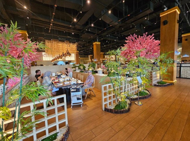 Hachi Grill Alam Sutera Rina Farisa, 1. Restoran Bandar Djakarta, 2. Hachi Grill Alam Sutera, 3. Kayu Kayu Restaurant, 4. Pondok Kemangi Alam Sutera, 5. Ikan Bakar Cianjur, 6. Pulau Sentosa Seafood Market Alsut, 7. Waroeng Sunda, 8. IKEA Restaurant Alam Sutera, 9. RM Padang Indah Jaya Minang, 10. Ramen Ikkudo Ichi, 11. PHO MINH Alam sutera, 12. Sarang Oci, 13. Rumah Makan Putera Lombok, 14. Kopi Nako Alam Sutera, 15. Home Brew Coffee & Eatery, 16. Canabeans Alam Sutera, 17. Kembang Bawang, 18. BOLAN THAI KITCHEN, 19. ZENBU LIVING WORLD, 20. Coarse & Fine Coffee, 21. Magal Korean BBQ House, 22. The Harvest, 23. Kokku Ramen, 24. Pig Hunter Alam sutera, 25. Steak 21, 26. Oma Ronde, 27. Soto Betawi H. Mamat Living World, 28. Tokito Kitchen